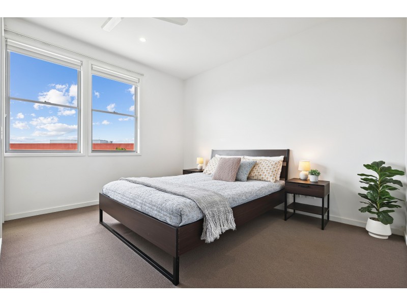 9/2 Emily Way, Varsity Lakes QLD 4227