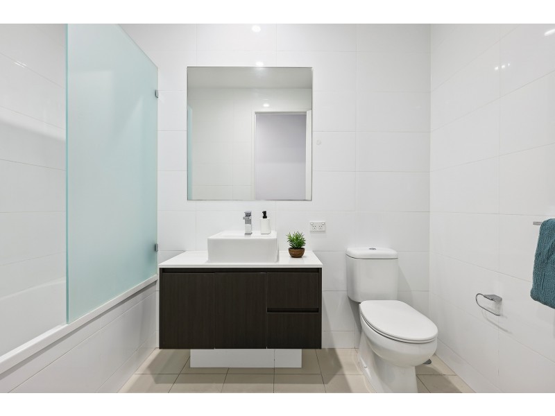 9/2 Emily Way, Varsity Lakes QLD 4227