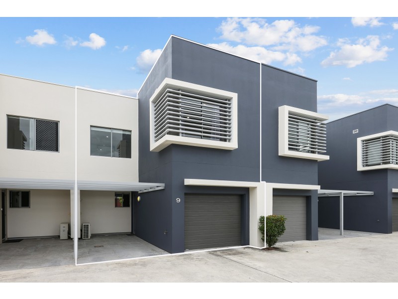 9/2 Emily Way, Varsity Lakes QLD 4227