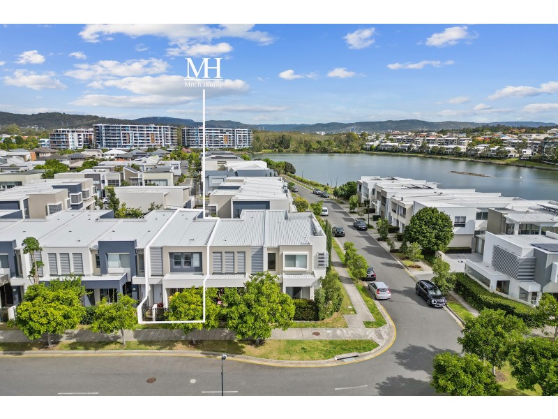 9/2 Emily Way, Varsity Lakes QLD 4227
