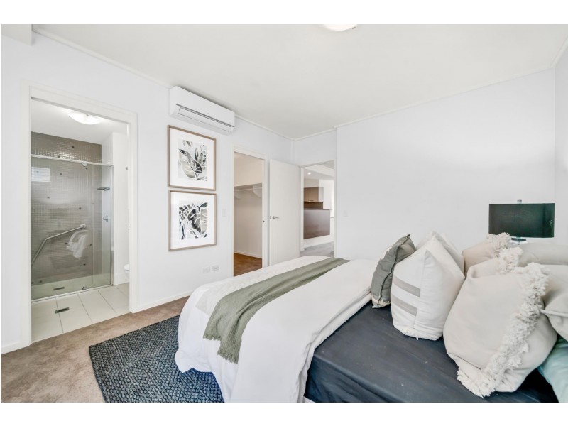 8/15 Laver Drive, Robina QLD 4226