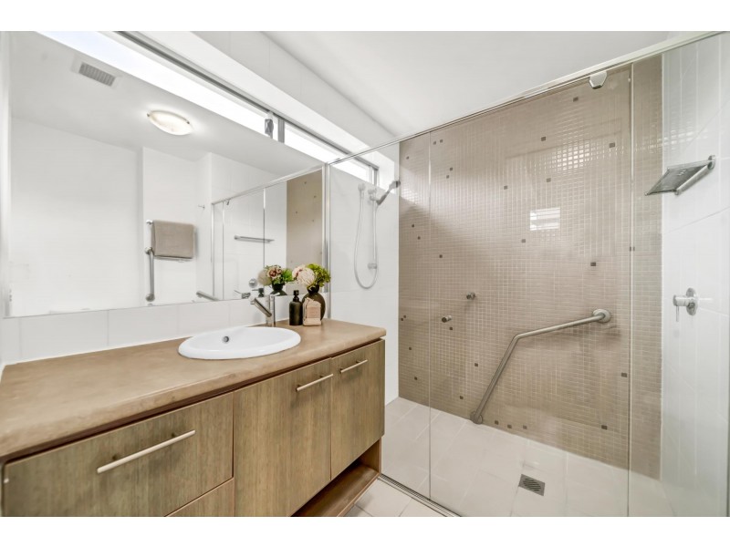 8/15 Laver Drive, Robina QLD 4226