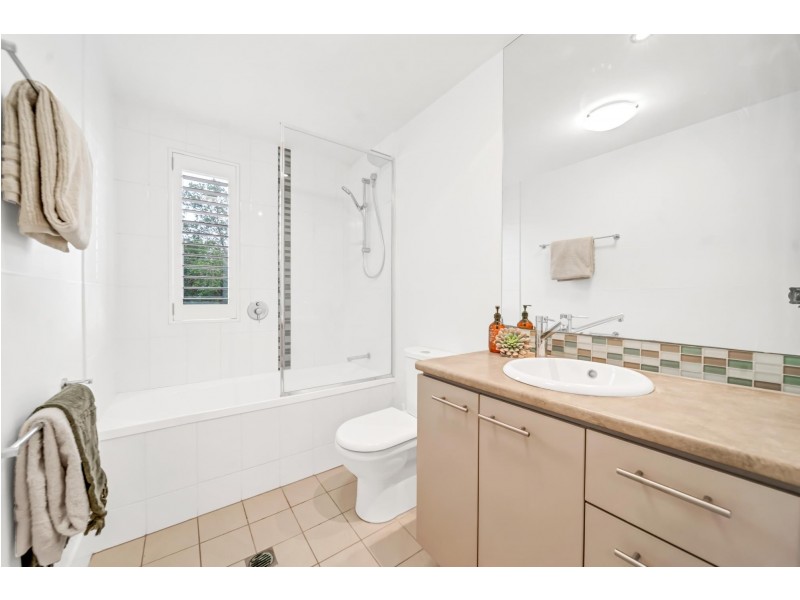 8/15 Laver Drive, Robina QLD 4226