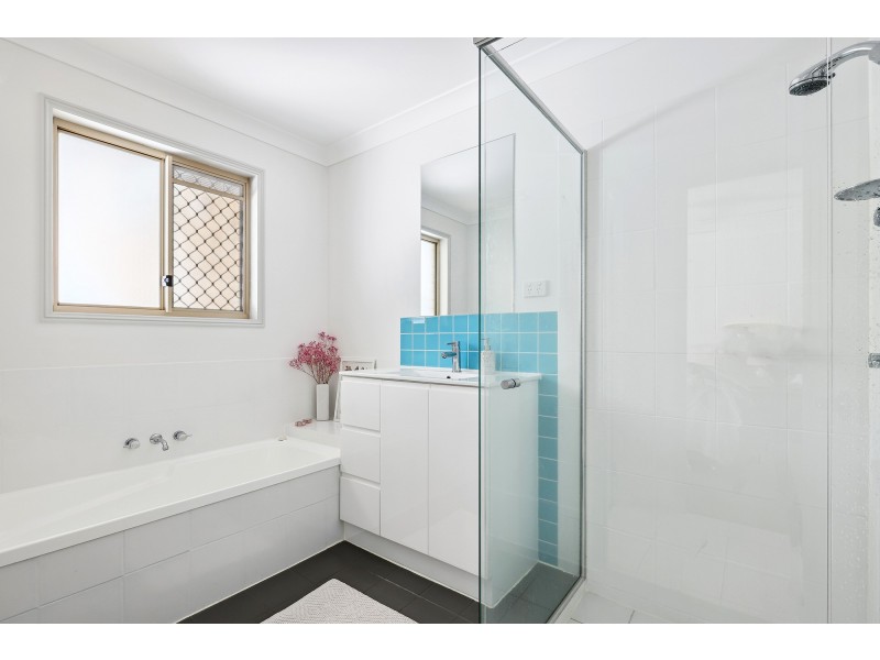 2/7 Dartmouth Court, Varsity Lakes QLD 4227
