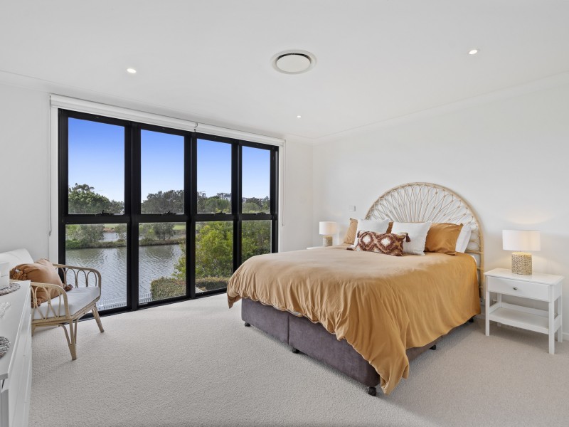 24 Peninsula Drive, Robina QLD 4226