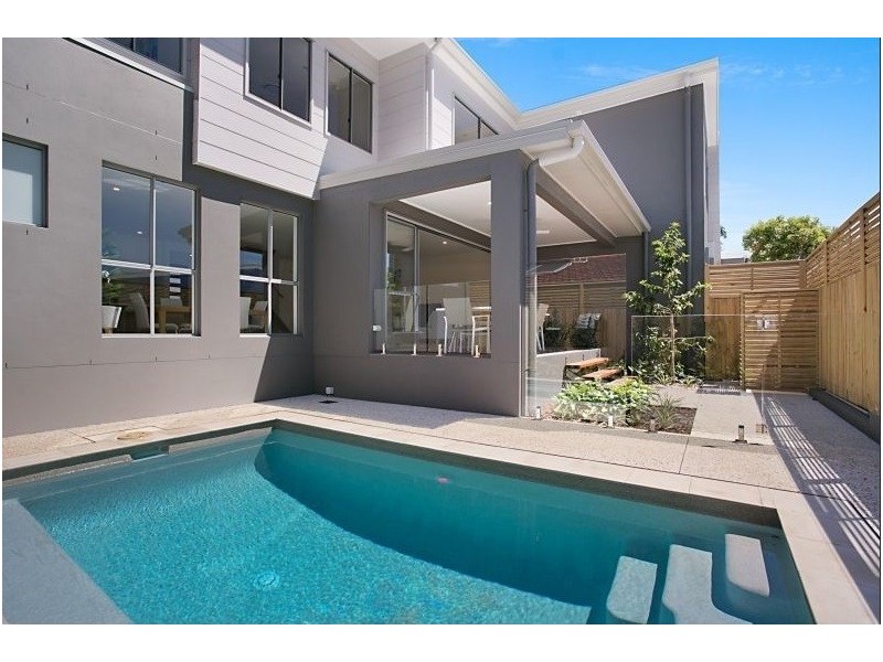 2/14 Nundah Avenue, Miami QLD 4220
