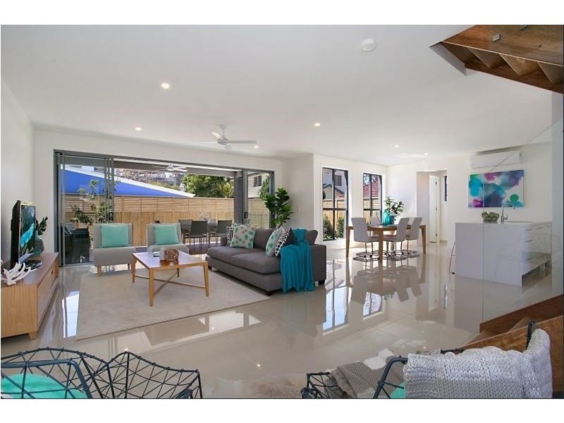 2/14 Nundah Avenue, Miami QLD 4220