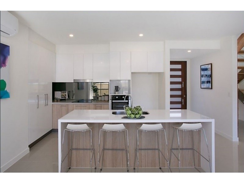 2/14 Nundah Avenue, Miami QLD 4220