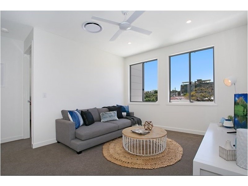 2/14 Nundah Avenue, Miami QLD 4220