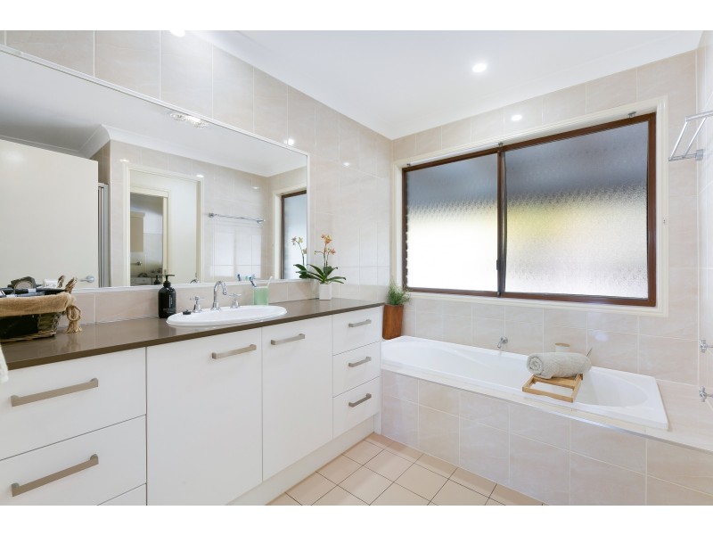 4 Frank Burg Court, Worongary QLD 4213