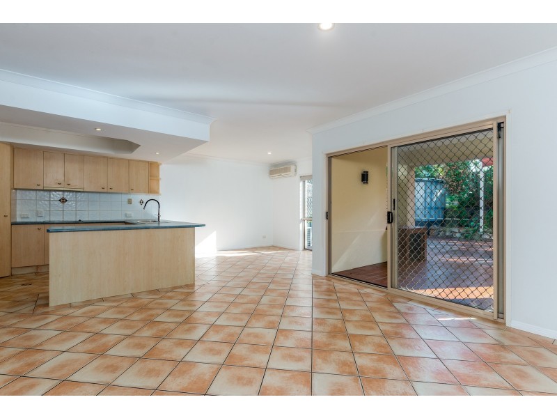 2/8 Peppertree Circuit, Robina QLD 4226