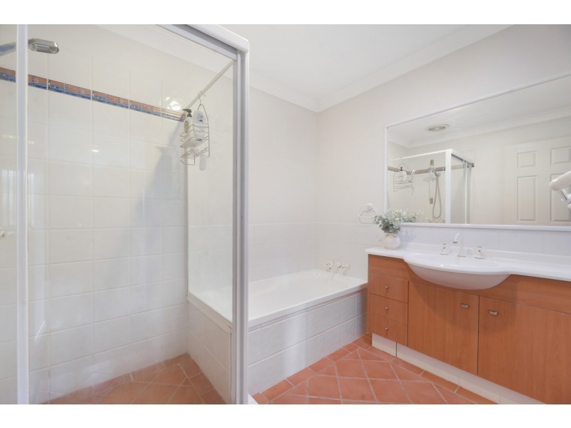 2/8 Peppertree Circuit, Robina QLD 4226