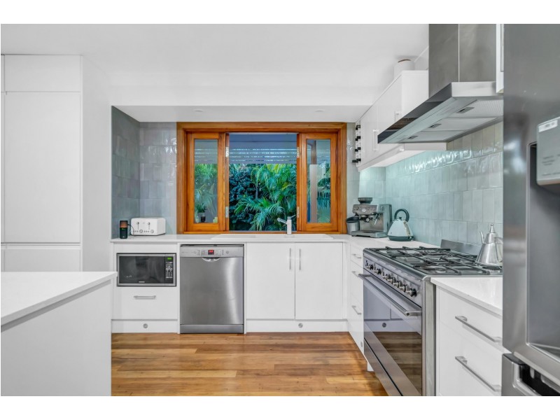1 The Cross Road, Currumbin Waters QLD 4223
