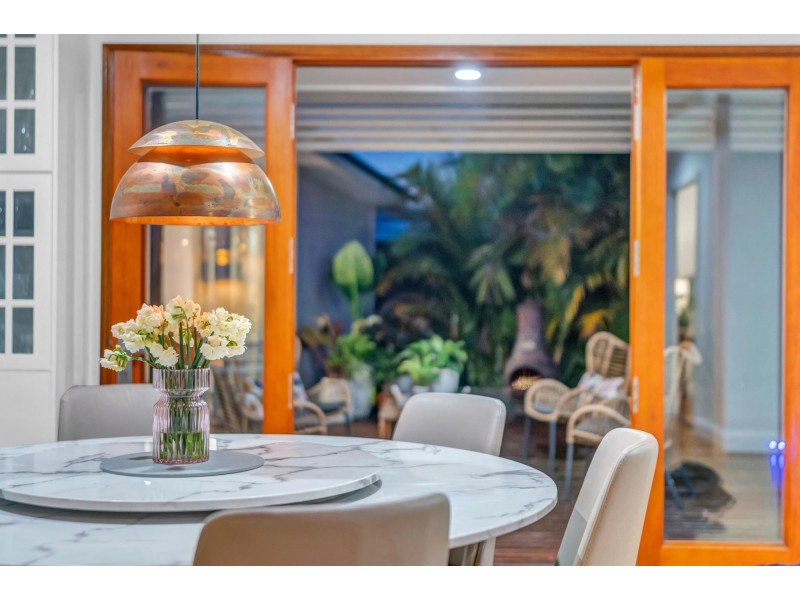 1 The Cross Road, Currumbin Waters QLD 4223