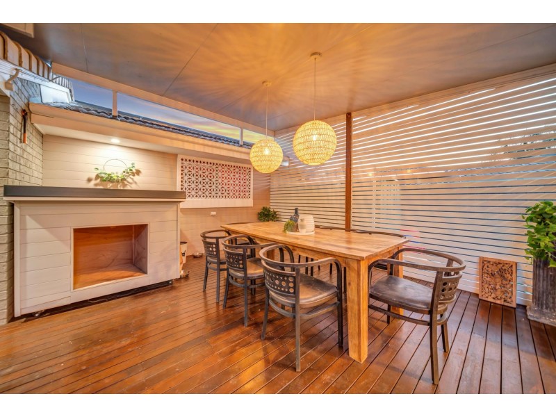 1 The Cross Road, Currumbin Waters QLD 4223