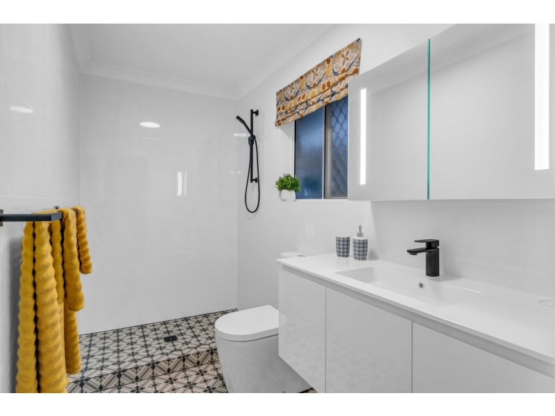 1 The Cross Road, Currumbin Waters QLD 4223