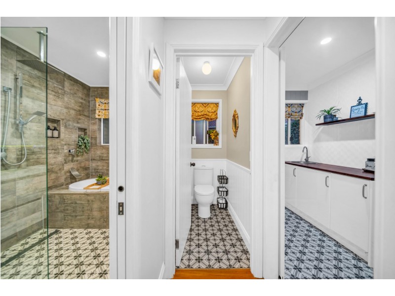 1 The Cross Road, Currumbin Waters QLD 4223