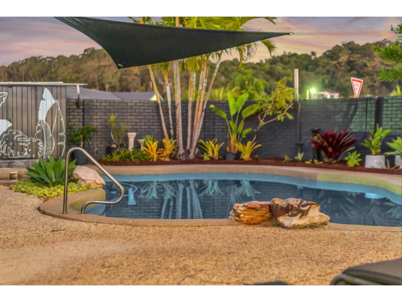 1 The Cross Road, Currumbin Waters QLD 4223