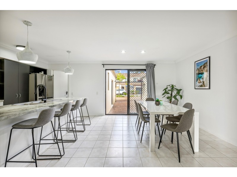 70/302 Christine Avenue, Varsity Lakes QLD 4227