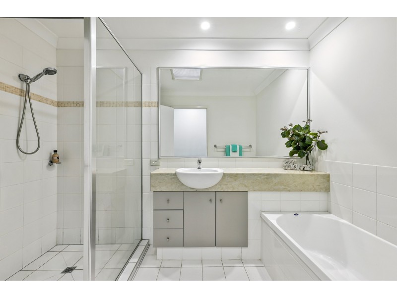 70/302 Christine Avenue, Varsity Lakes QLD 4227