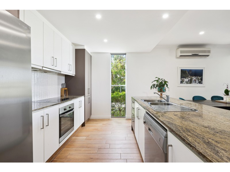 8/10 Valbonne Avenue, Varsity Lakes QLD 4227