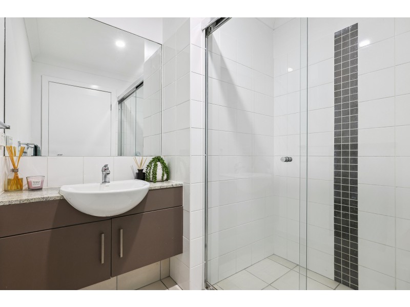 8/10 Valbonne Avenue, Varsity Lakes QLD 4227