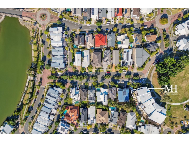 8/10 Valbonne Avenue, Varsity Lakes QLD 4227