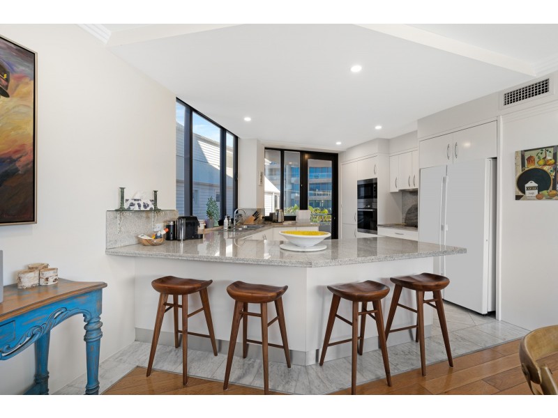 2/255 Hedges Avenue, Mermaid Beach QLD 4218