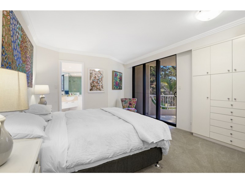 2/255 Hedges Avenue, Mermaid Beach QLD 4218