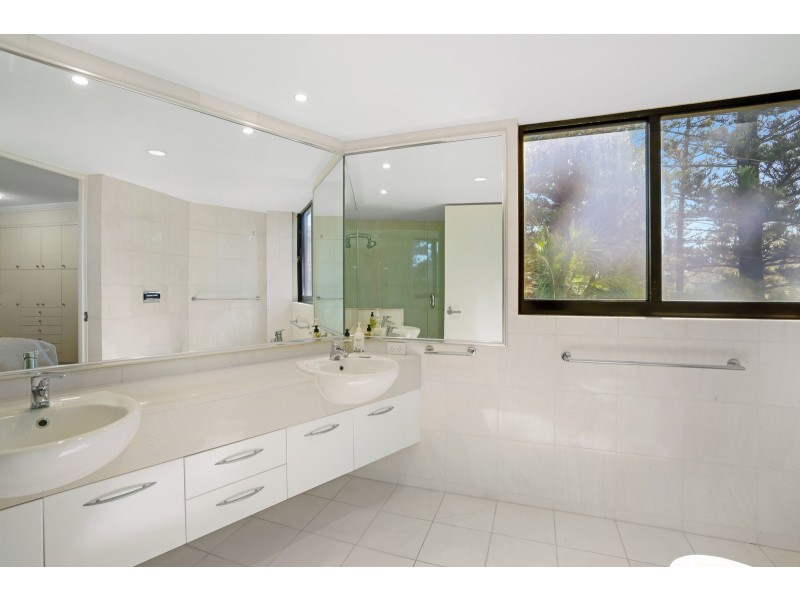 2/255 Hedges Avenue, Mermaid Beach QLD 4218
