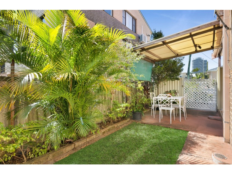 2/1 Havana Key, Broadbeach Waters QLD 4218