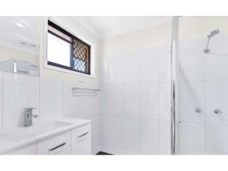 2/18 Caroline Avenue, Southport QLD 4215