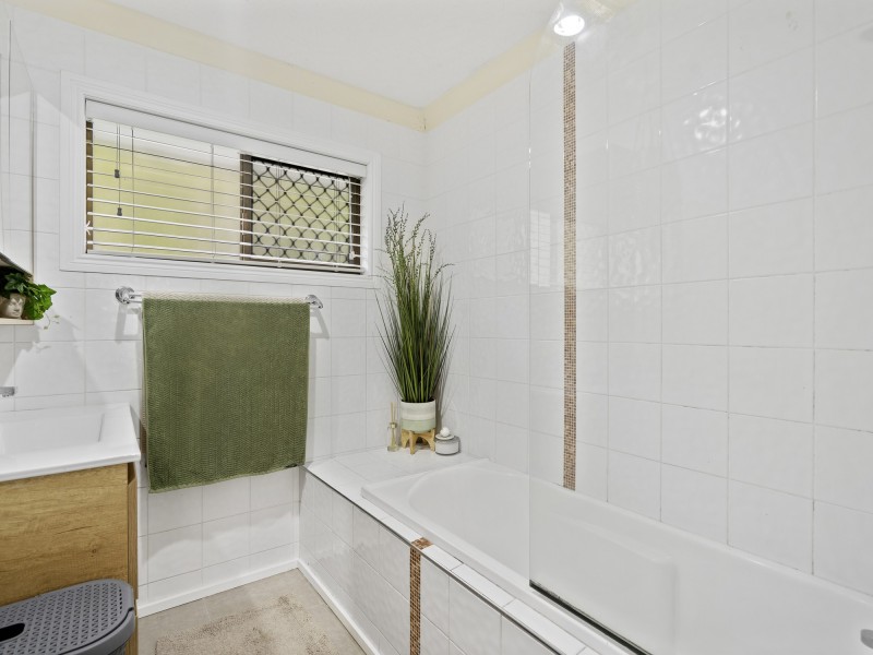 9 Guthrie Parade, Carrara QLD 4211