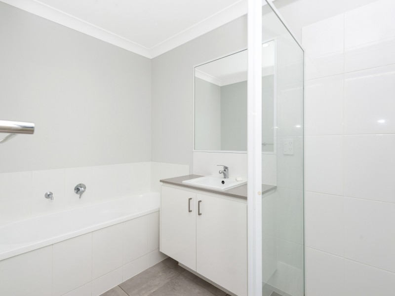 40 Phoebe Way, Gleneagle QLD 4285