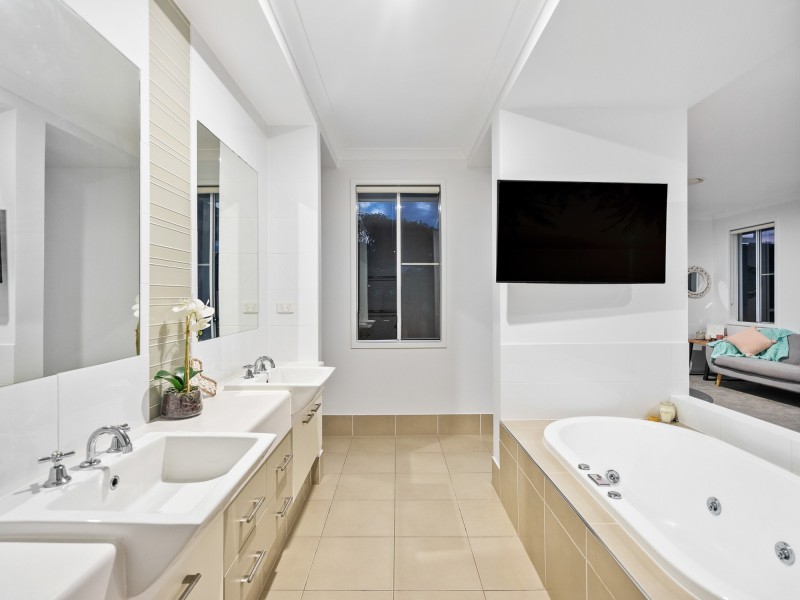 27 Culgoora Crescent, Reedy Creek QLD 4227