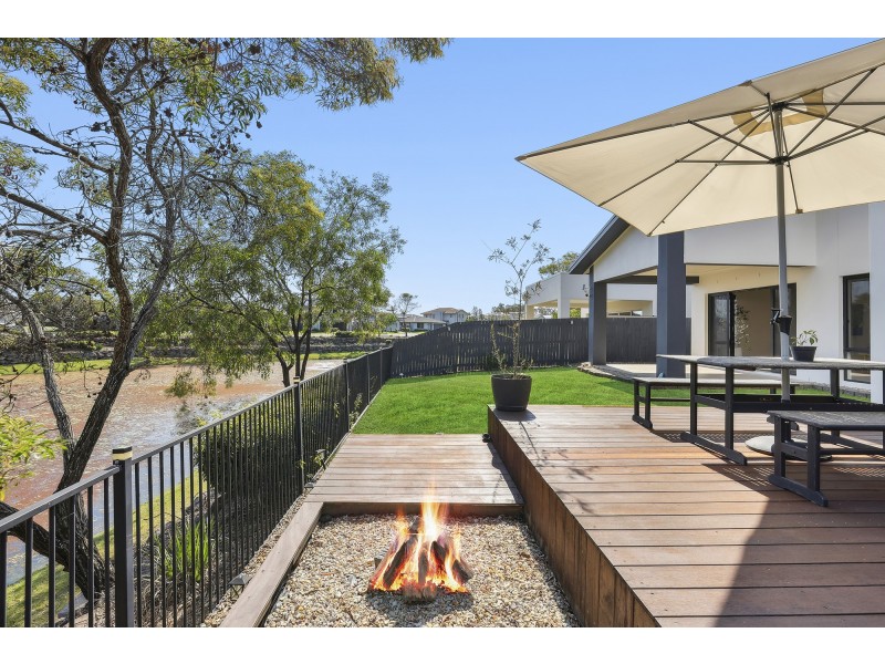 3 Laura Place, Varsity Lakes QLD 4227