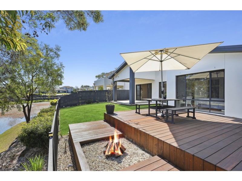 3 Laura Place, Varsity Lakes QLD 4227