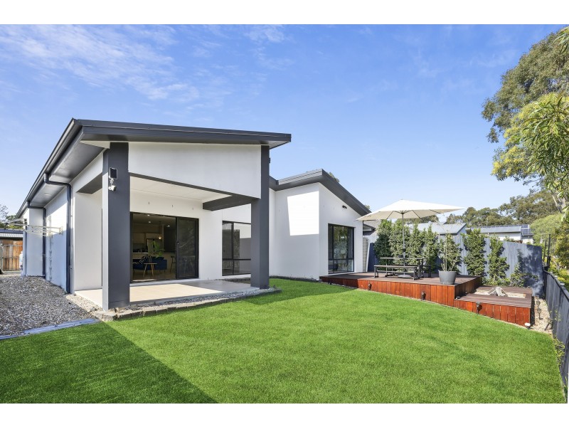 3 Laura Place, Varsity Lakes QLD 4227