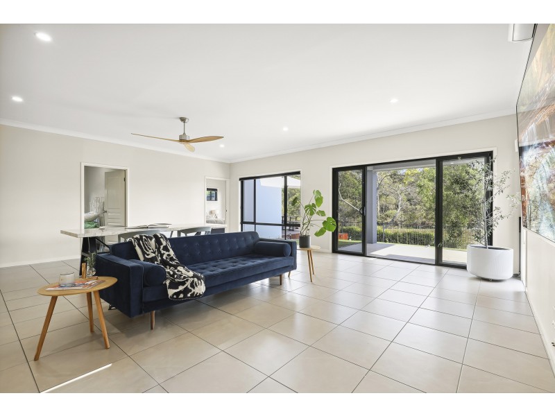 3 Laura Place, Varsity Lakes QLD 4227