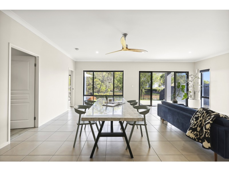 3 Laura Place, Varsity Lakes QLD 4227