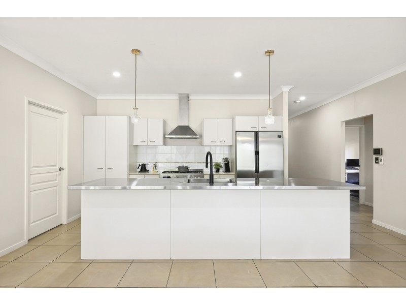 3 Laura Place, Varsity Lakes QLD 4227