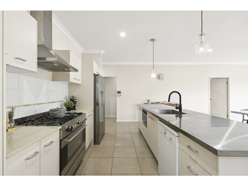 3 Laura Place, Varsity Lakes QLD 4227