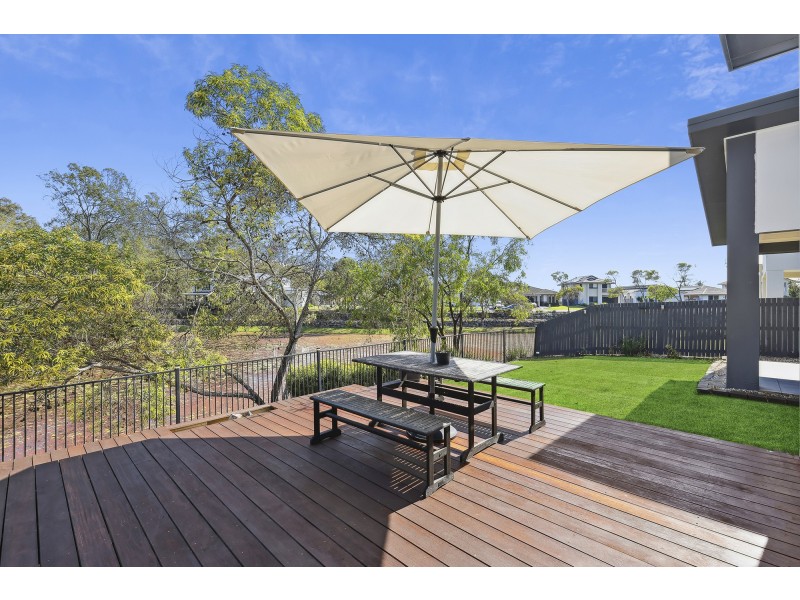 3 Laura Place, Varsity Lakes QLD 4227