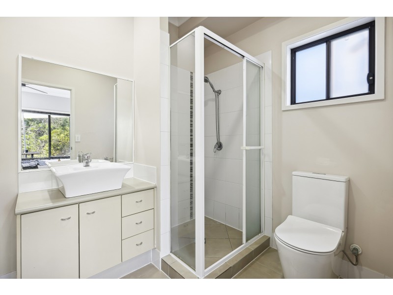 3 Laura Place, Varsity Lakes QLD 4227