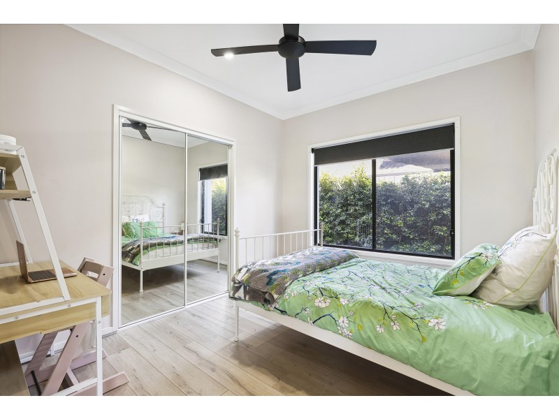 3 Laura Place, Varsity Lakes QLD 4227