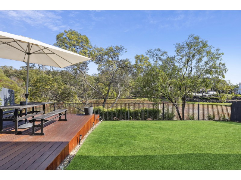 3 Laura Place, Varsity Lakes QLD 4227