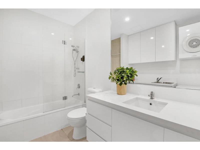 4 Fairlight Avenue, Robina QLD 4226