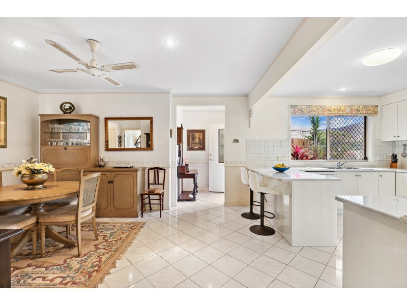 2/12 Washington Court, Varsity Lakes QLD 4227