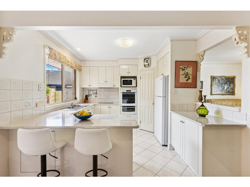 2/12 Washington Court, Varsity Lakes QLD 4227