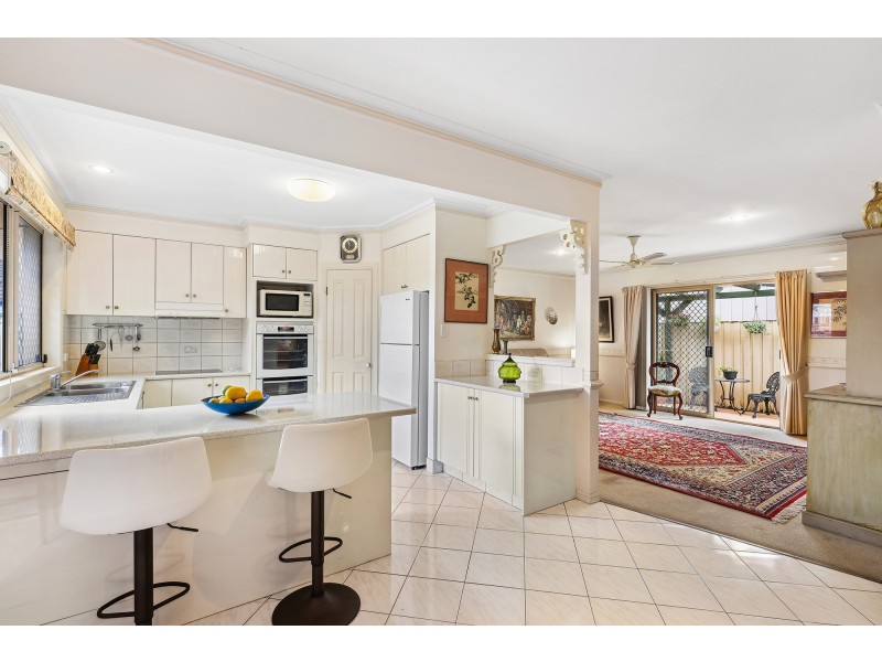 2/12 Washington Court, Varsity Lakes QLD 4227
